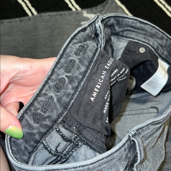 American Eagle Black/Grey Highest Rise High Rise Distressed Mom Jeans - Picture 4 of 5